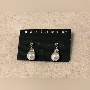 Elegant Gold and White Pearl Drop Earrings